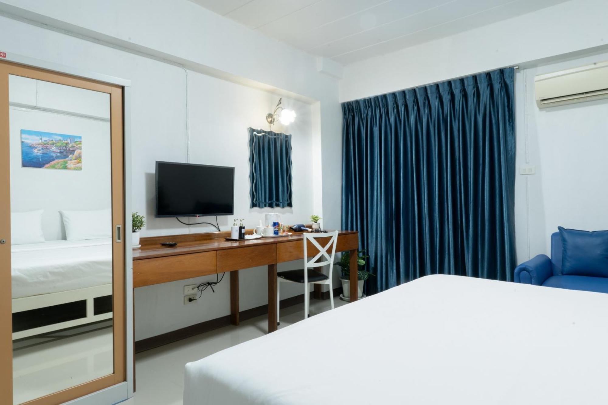 Nicha Residence Hotel Bangkok Exterior photo
